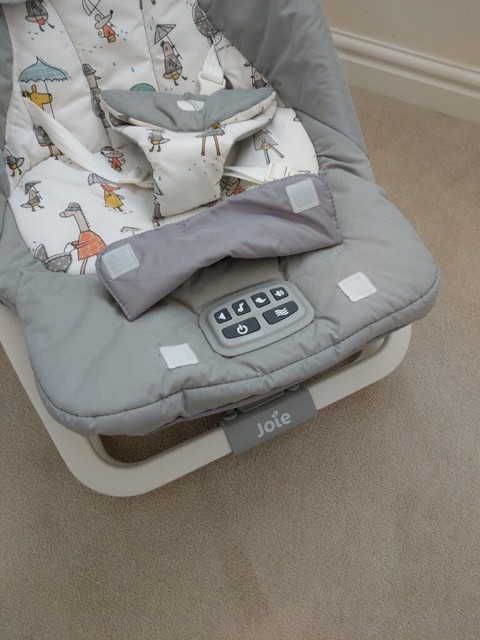 joie dreamer in the rain